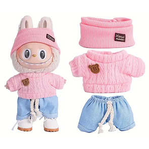 Obleček pro Labubu – růžový svetr, čelenka a modré kalhoty