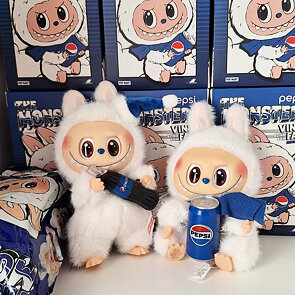 Plyšák ve stylu LABUBU – Pepsi