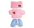 Obleček pro Labubu – růžový svetr, čelenka a modré kalhoty